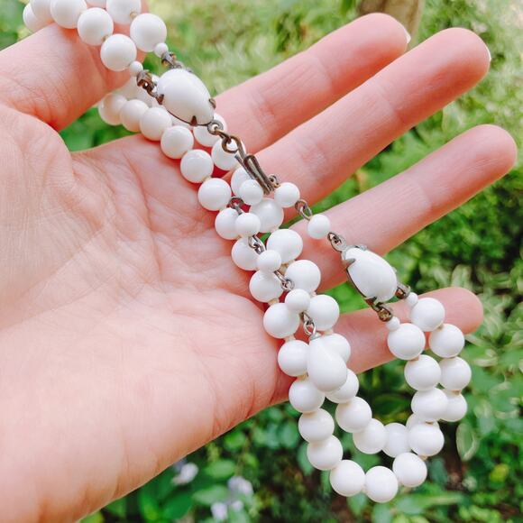 VTG 1950s Milk Glass Double Strand Choker Necklace Japan MCM Jewelry READ - Picture 3 of 16